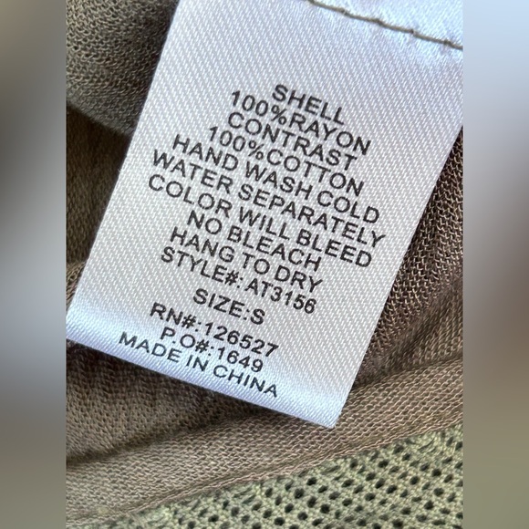 Alythea. Stylish olive Sleeveless Top Size S - Picture 7 of 9